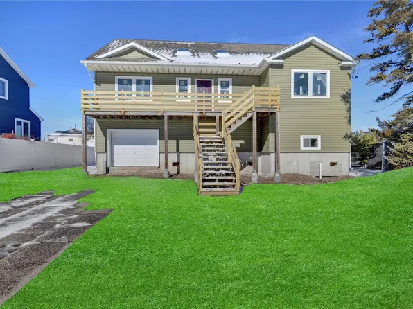 64 W Marine Avenue, Lindenhurst, NY 11757