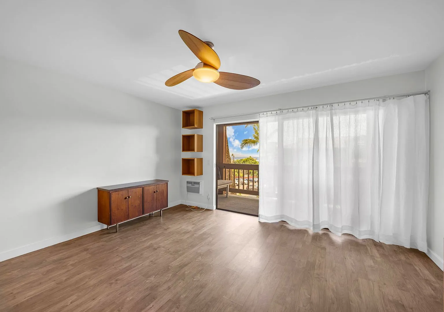 Ocean-View Studio Across from Honokowai Beach Furnished, Avail 8/15 — Photo 2