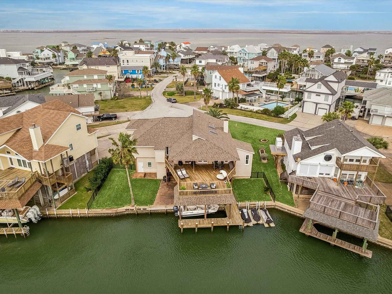 4 bed, 4.0 bath, 3717 sqft, $6,000 — Photo 4