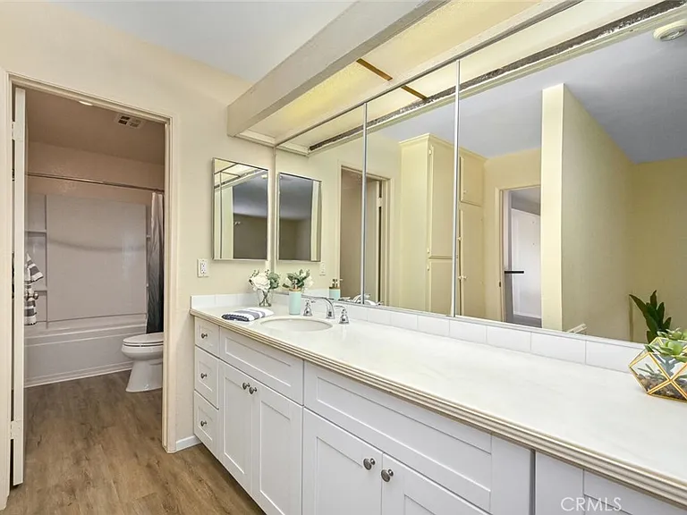 23732 Hillhurst Dr — Photo 11