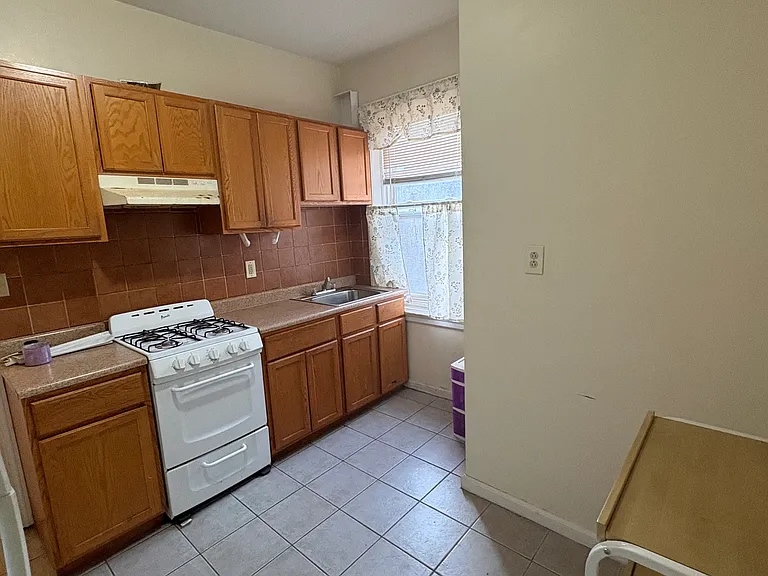 302 N 3rd St #8 — Photo 6