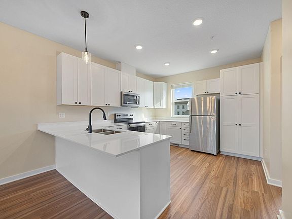 3rd image of 2166 Cottage Ave E #3