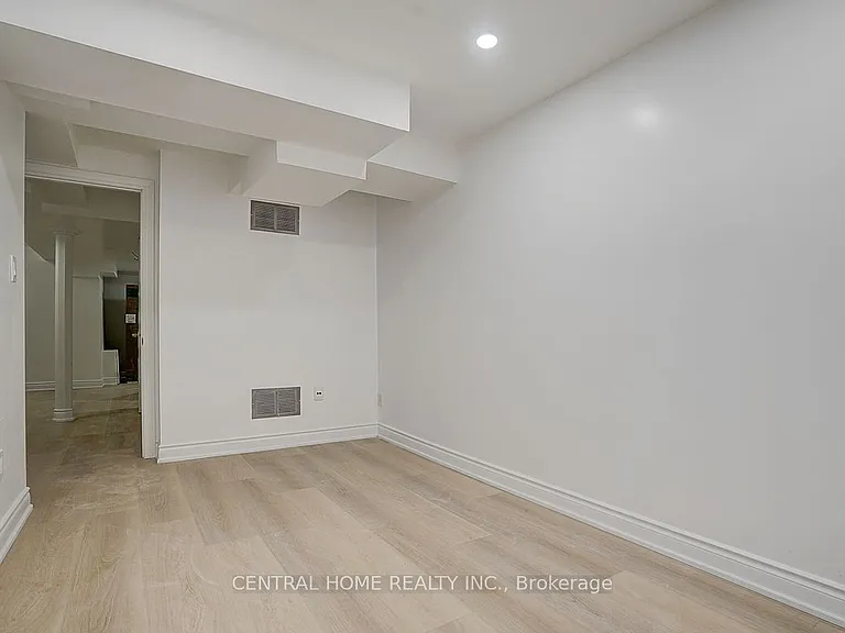47 Stella Dr #BASEMENT — Photo 8