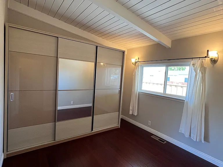 1294 Crowley Ave — Photo 9