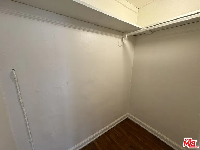 942 Havenhurst Dr — Photo 17
