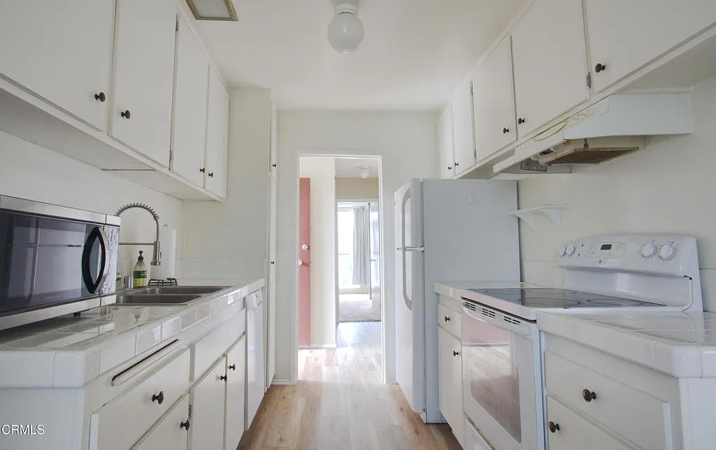 3700 Dean Dr — Photo 2