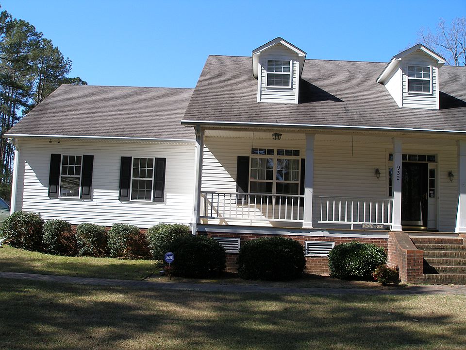2nd image of 932 Hillcrest Rd
