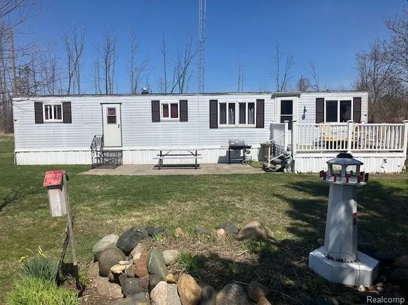 2922 Parkview Dr, Port Hope, MI 48468