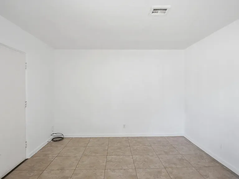 1104 Blair Ave — Photo 4