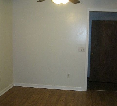 4th image of 84 Hollingsworth Blvd