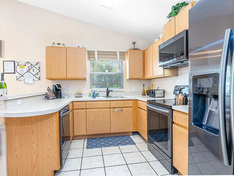 4402 Hamlet Ct — Photo 10