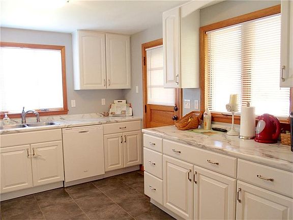 4th image of 417 Hickory Dr