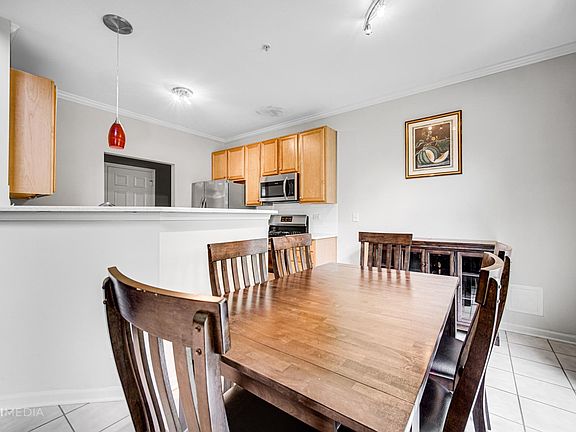 4th image of 970 Kensington Dr #16-B2