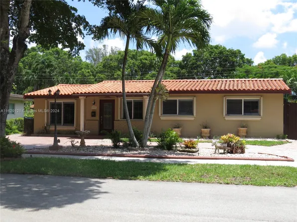 14201 Lake Saranac Ave, Miami Lakes, FL 33014