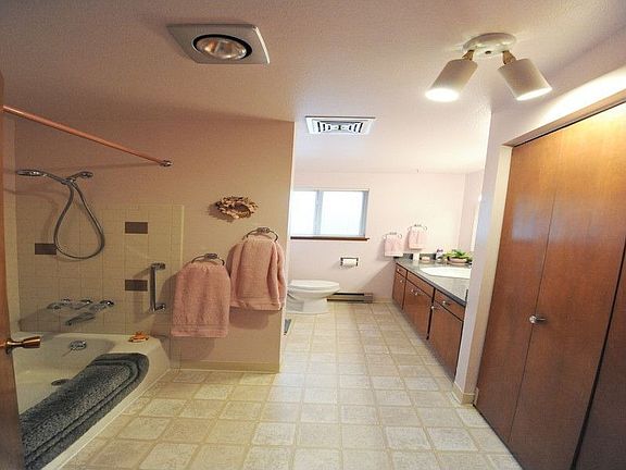 5th image of 3133 N Bennett St