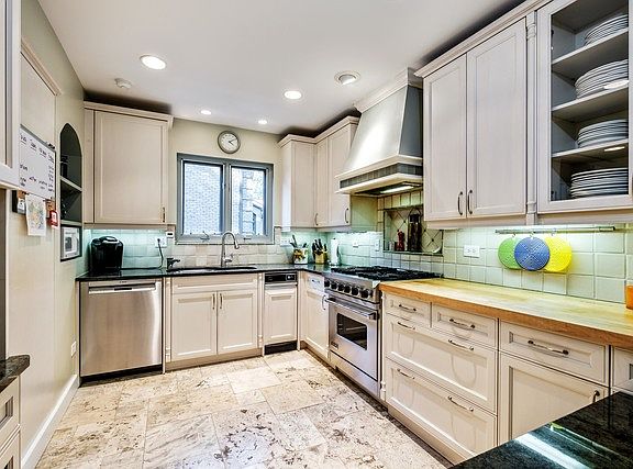 5th image of 326 Woodland Ave