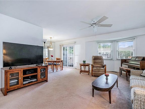 5th image of 31 Cambridge Ct APT B