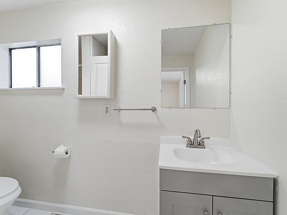 4th image of 1111 Holly Ave APT 3