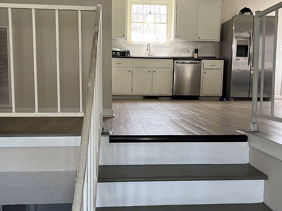 3rd image of 1270 Slayden Cir