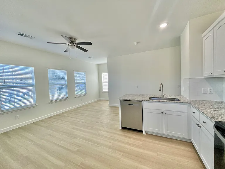 508 S Park St #B — Photo 5
