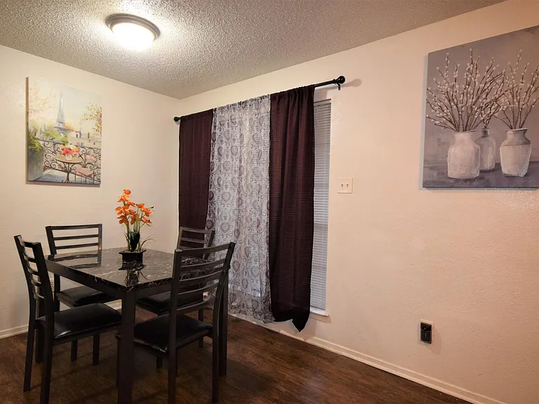 6401 Basswood Dr #A — Photo 2