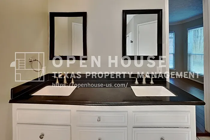 2223 Briarwest Blvd — Photo 12