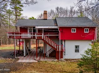 484 Mallard Ln, Bushkill, PA 18324