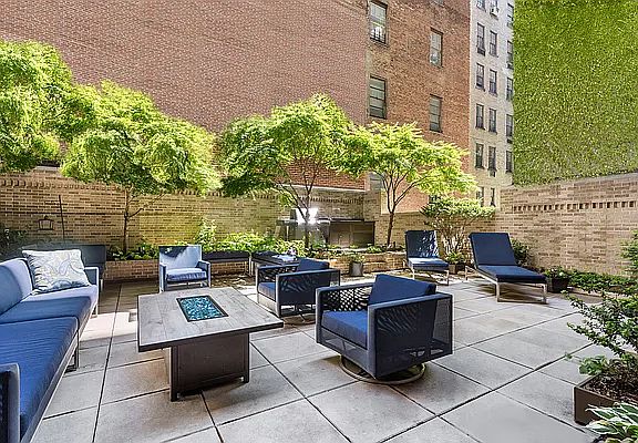 4th image of 155 E 79th St #1