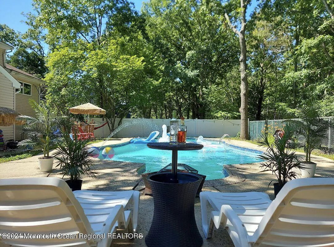 67 Cardinal Drive photo 1