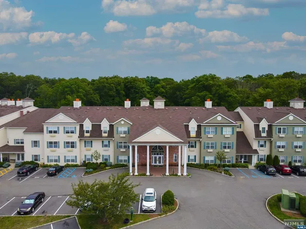 9 Richmond #209, West Milford, NJ 07480