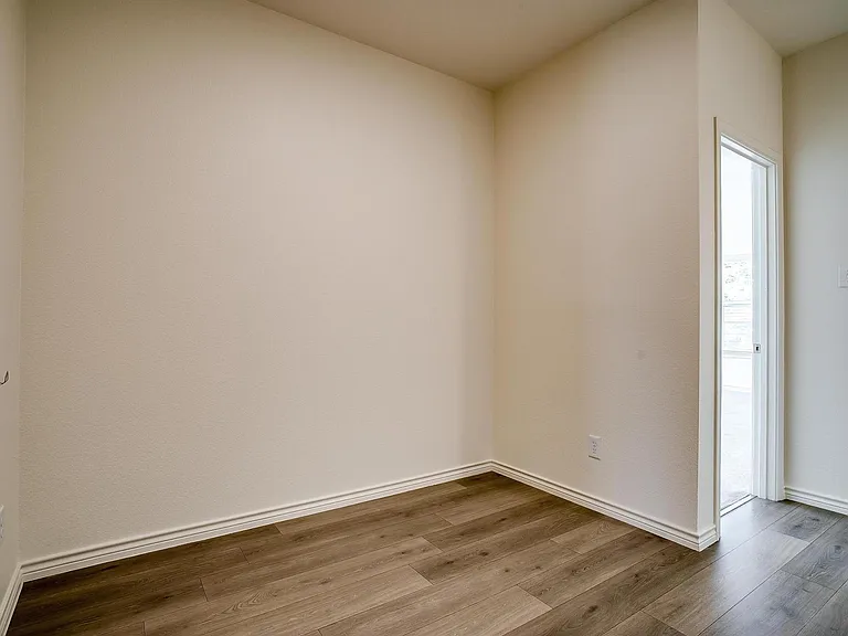 211 Athenia Dr — Photo 11
