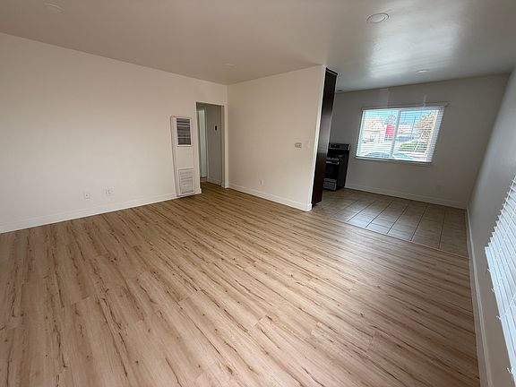 3rd image of 2750 Arlington Ave APT A