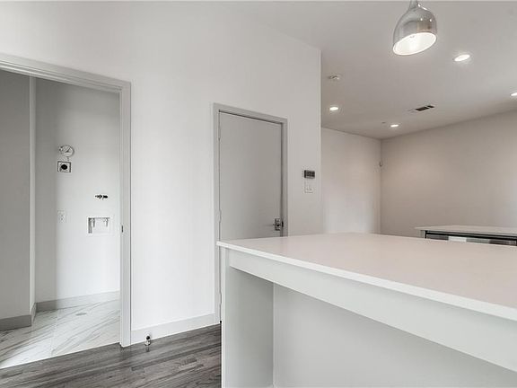 5th image of 2290 N Fitzhugh Ave Unit 20
