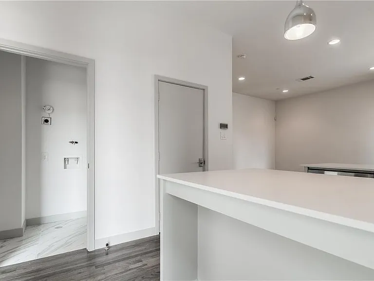 2290 N Fitzhugh Ave #20 — Photo 5