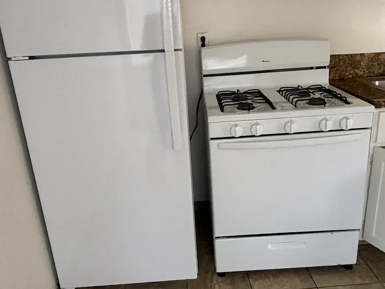 913 E Hyde Park Blvd #B — Photo 1
