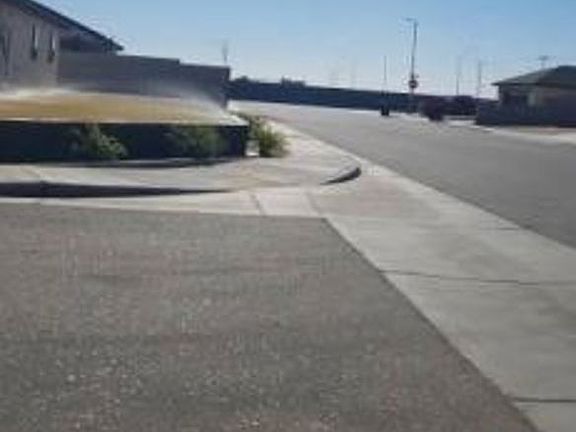 Exterior Neighborhood (street photo)