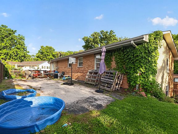 4th image of 4900 Hill Dr