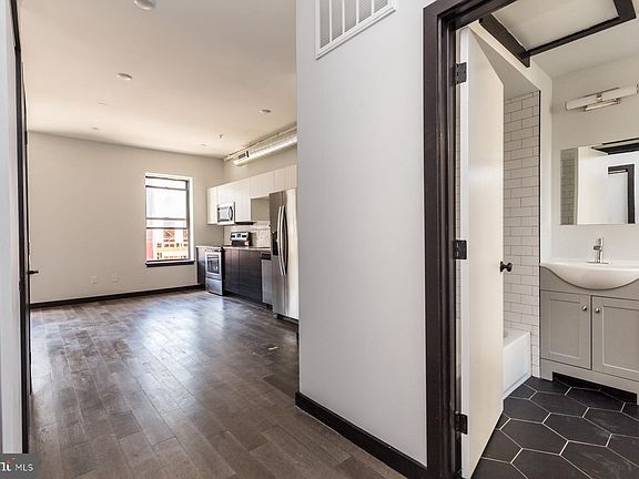2nd image of 2613 W Girard Ave Floor 3