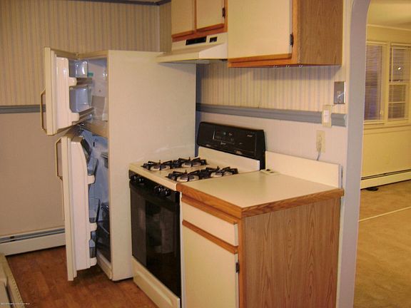 Kitchen appliances & Flooring to be replaced