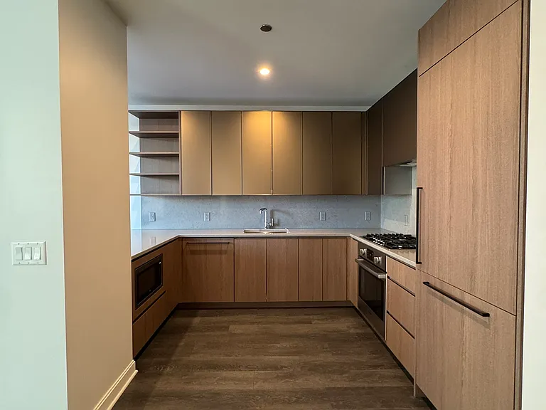 118 N Peoria St #305 — Photo 3
