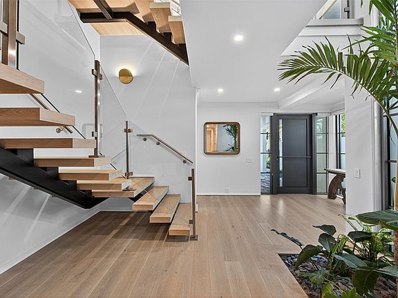 5th image of 621 SW 5 Place