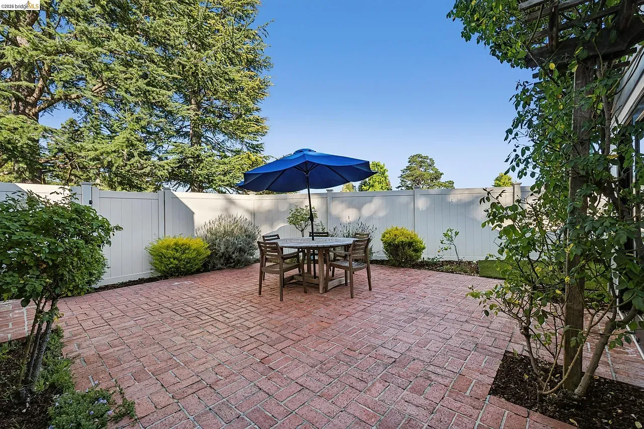 2 bed, 1379 sqft, $5,000 — Photo 4