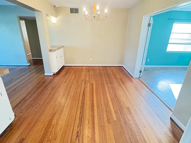 3243 N Orange Ave — Photo 3