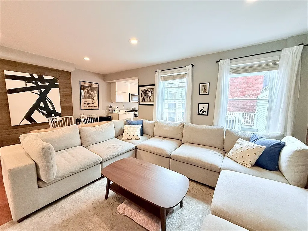 2 bed, 2.0 bath, 1318 sqft, $3,700 — Photo 4