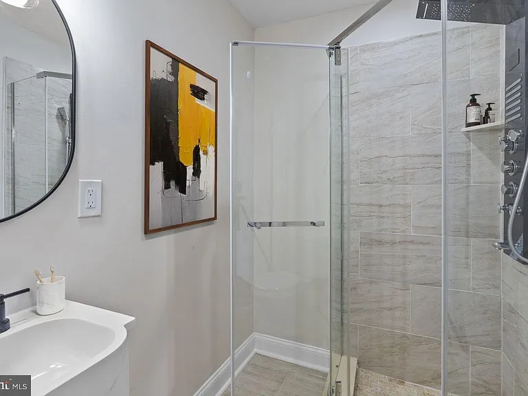 919 Stiles St — Photo 21