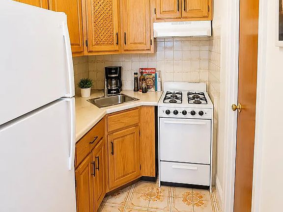 5th image of 120 W 75th St APT 5A