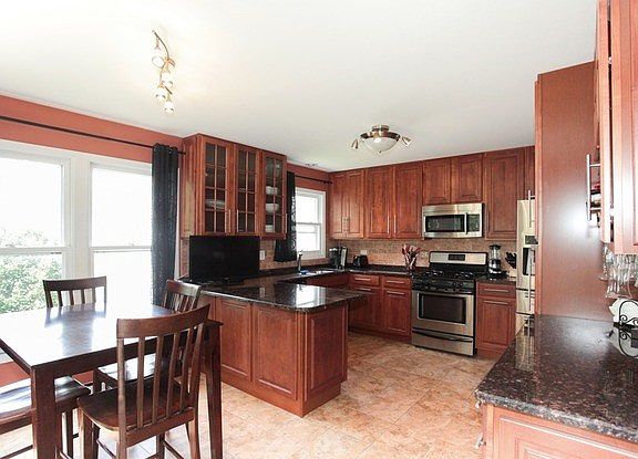 4th image of 869 Belle Isle Ln