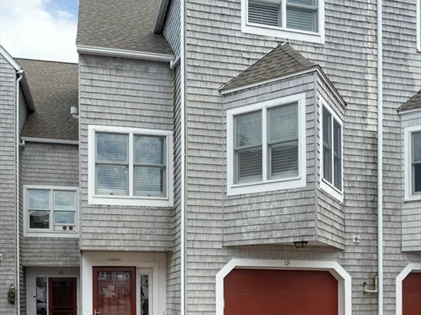 19 Marina Dr, Hull, MA 02045