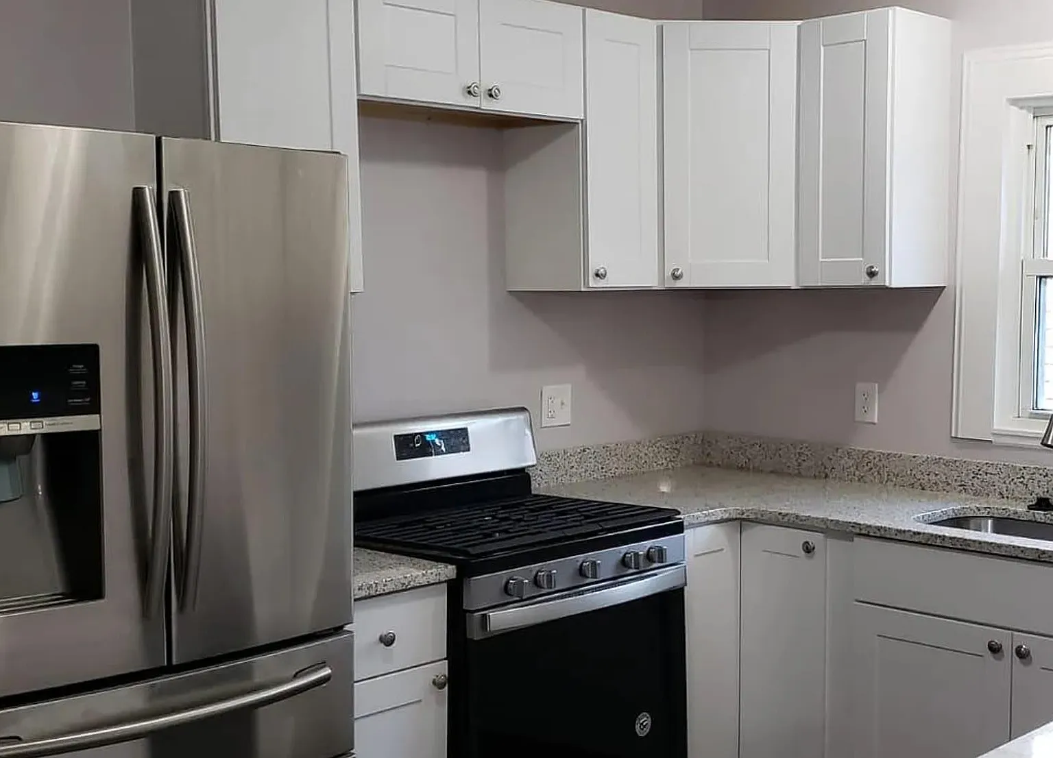 3 bed, 1036 sqft, $1,995 — Photo 2