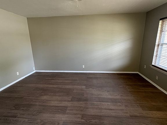 3rd image of 4414 Hall Park